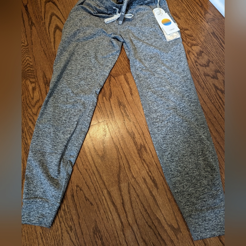 Like new Vuori performance joggers xxs.